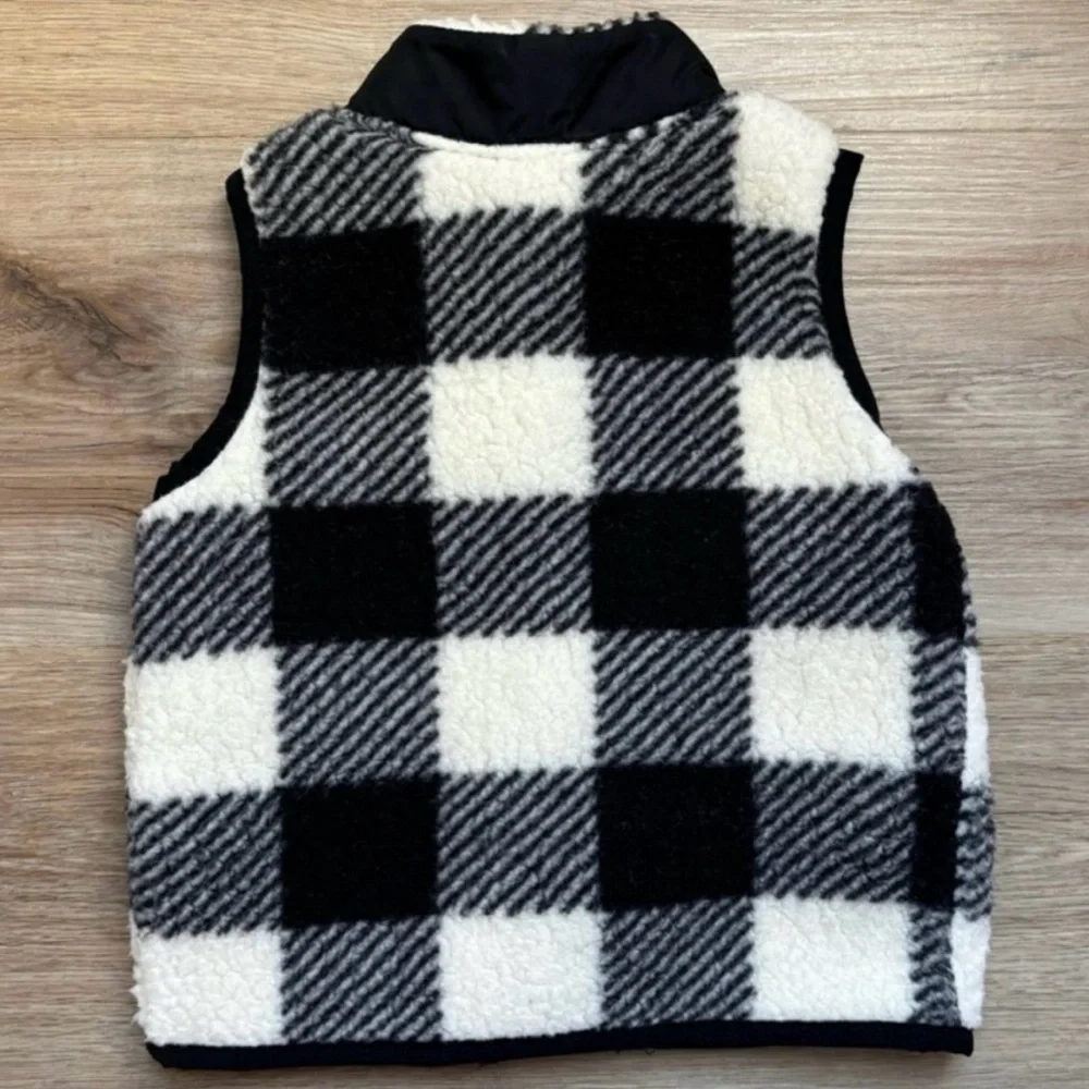 Old Navy Buffalo Plaid Fleece Vest Baby 6–12 Months NWOT Black White - Picture 4 of 4